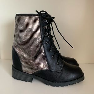 NWOT Hidden wedge combat boots